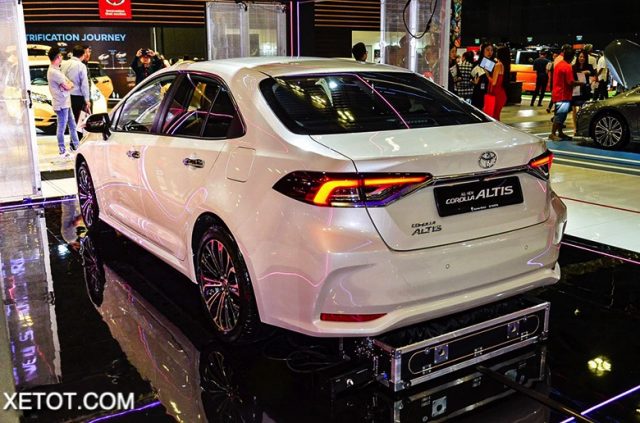 Đánh giá xe Toyota Corolla Altis 2022, Có đủ sức cạnh tranh?