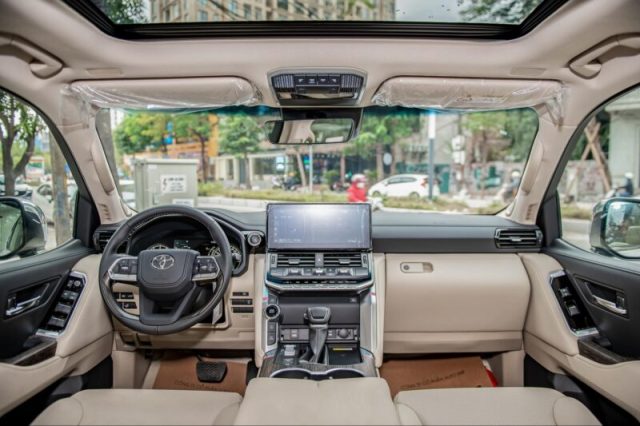 Đánh giá Toyota Land Cruiser 2023 bản nâng cấp giá 4,2 tỷ - Rút ngắn khoảng cách với xe nhập tư nhân